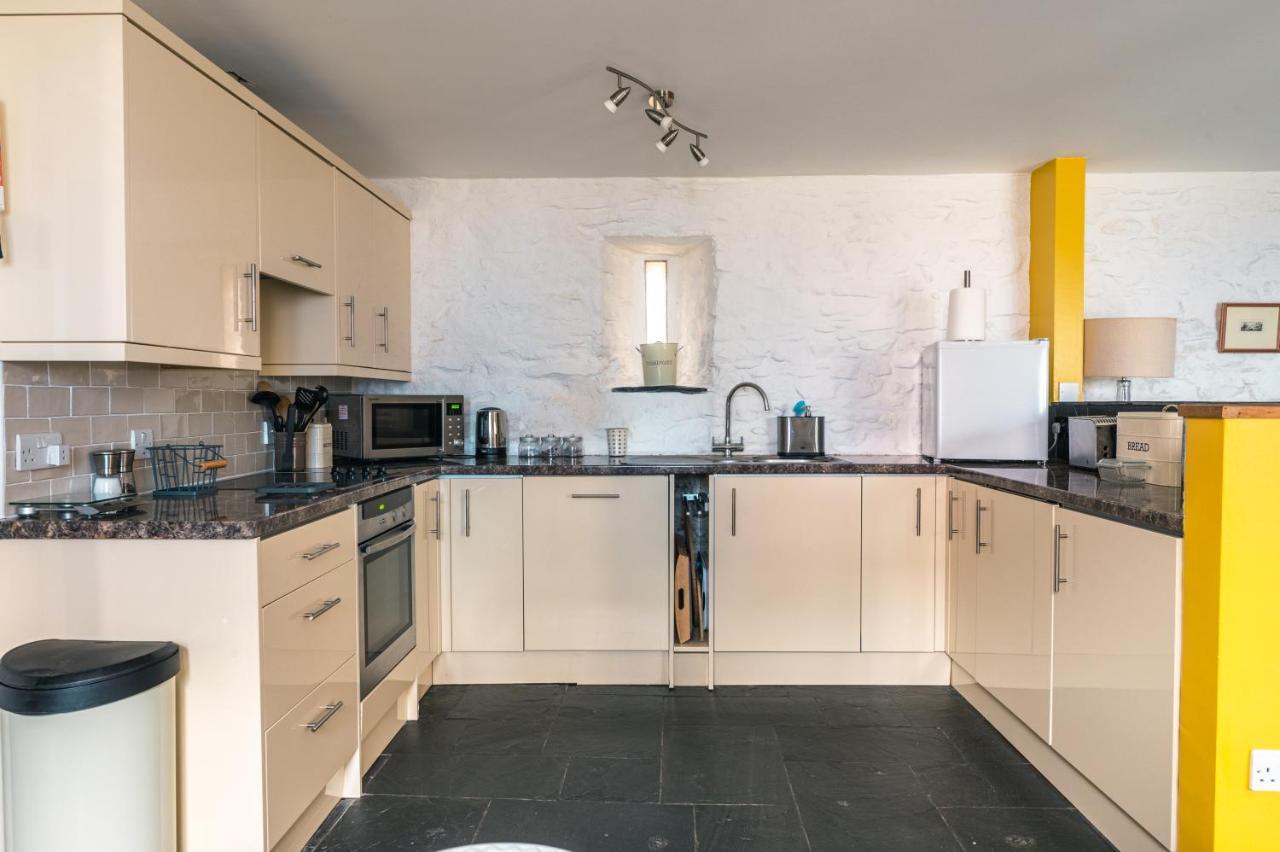 St Davids Hideaway With Roll-Top Bath & Log Burner Exterior photo