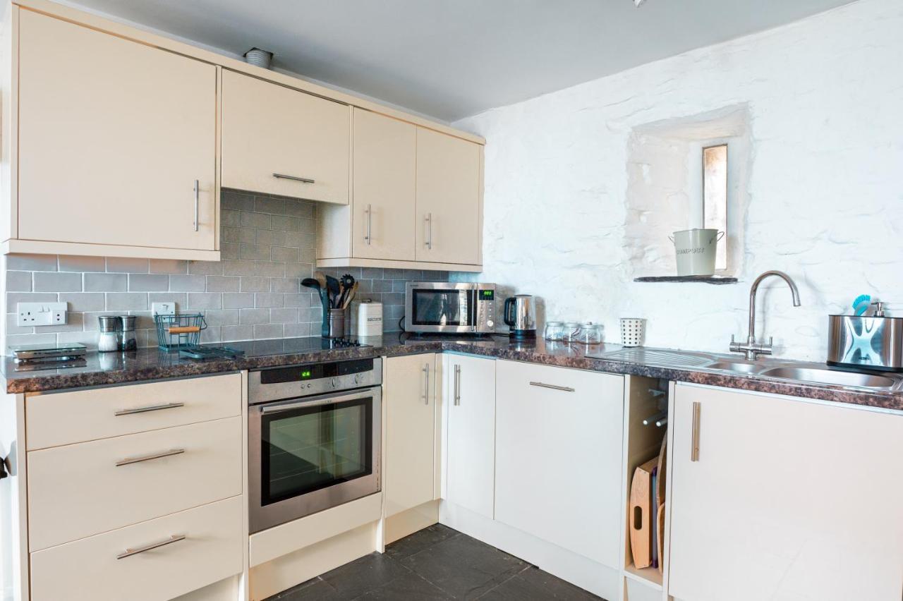 St Davids Hideaway With Roll-Top Bath & Log Burner Exterior photo